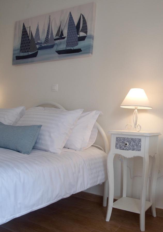 The Bluehouse - Spacious Top Floor Flat With Parking, By Mon Repos Beach Corfu  Bagian luar foto