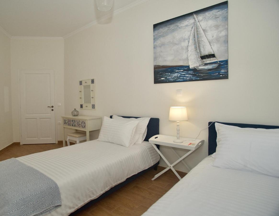 The Bluehouse - Spacious Top Floor Flat With Parking, By Mon Repos Beach Corfu  Bagian luar foto