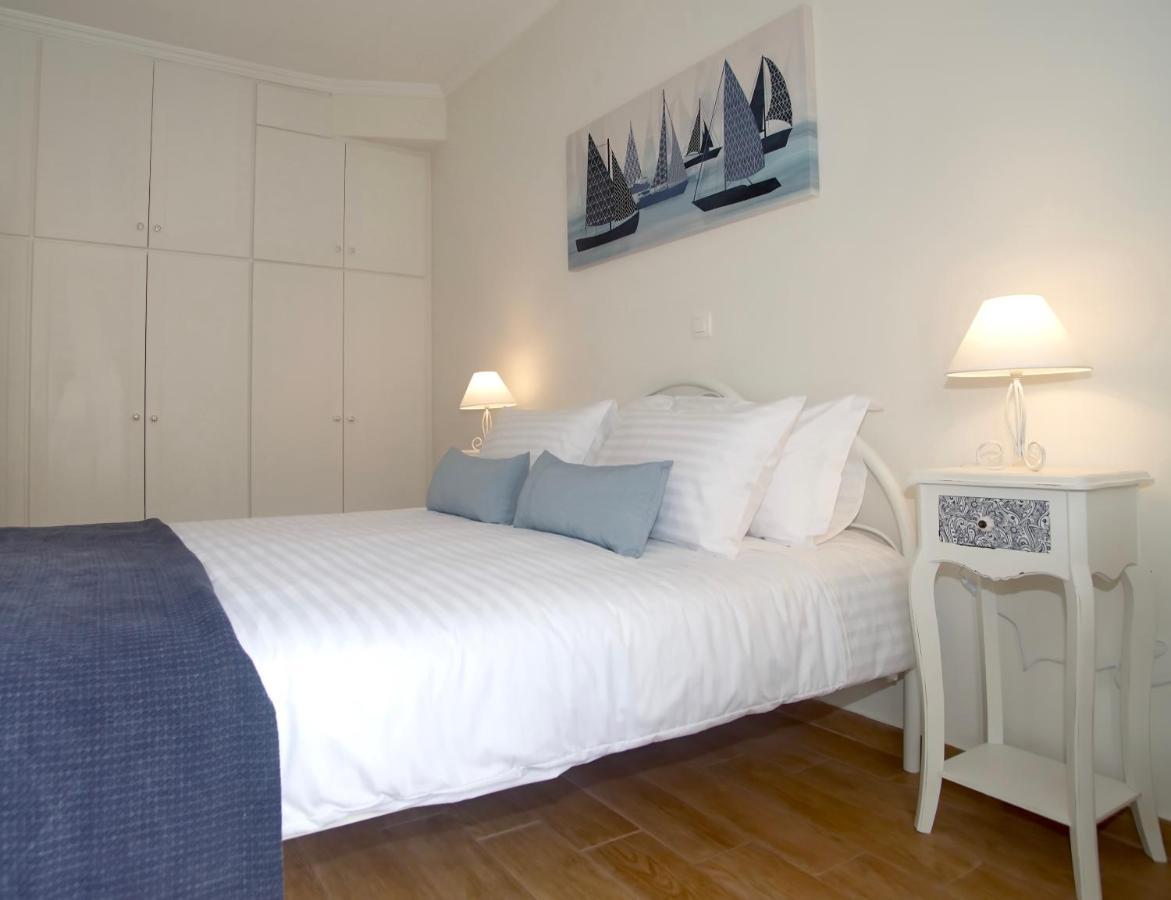 The Bluehouse - Spacious Top Floor Flat With Parking, By Mon Repos Beach Corfu  Bagian luar foto