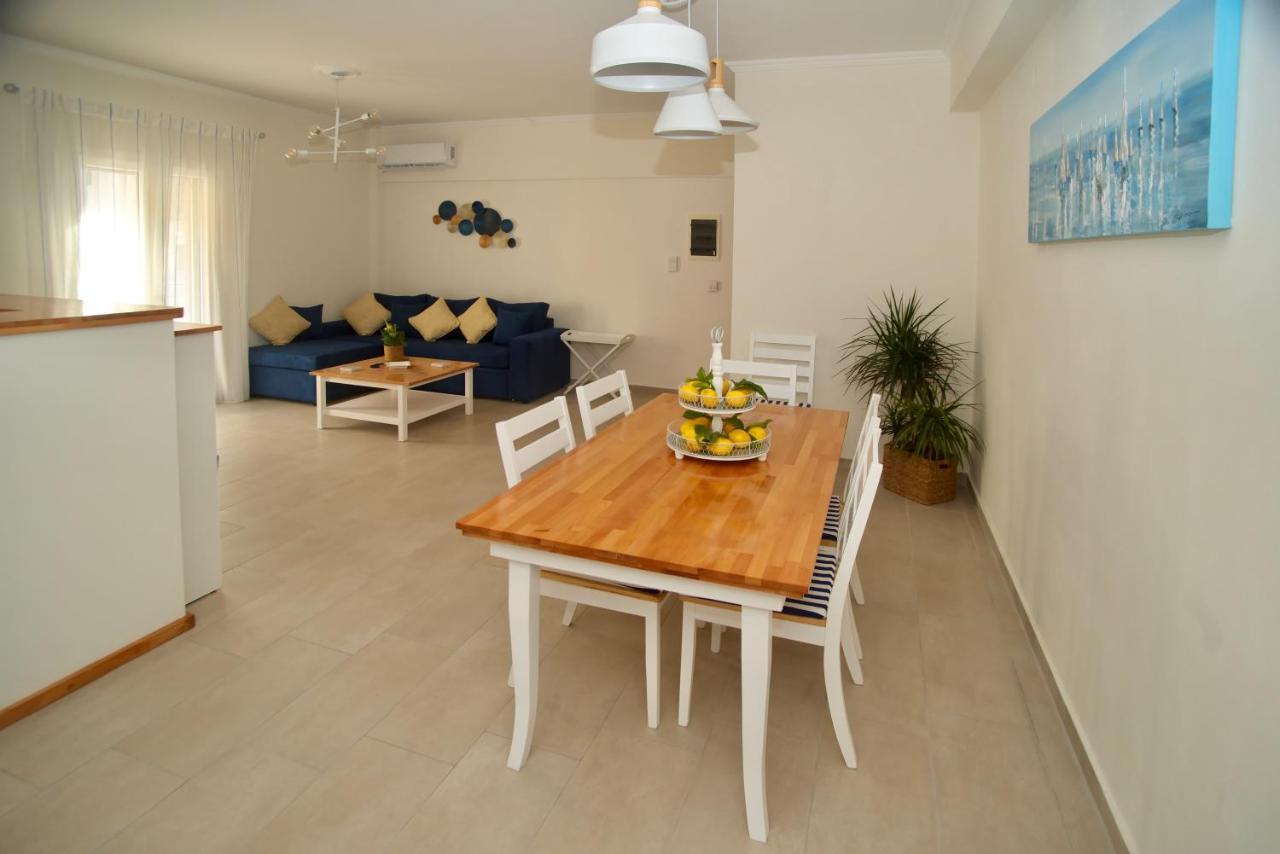 The Bluehouse - Spacious Top Floor Flat With Parking, By Mon Repos Beach Corfu  Bagian luar foto