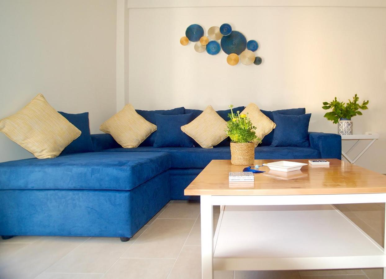 The Bluehouse - Spacious Top Floor Flat With Parking, By Mon Repos Beach Corfu  Bagian luar foto