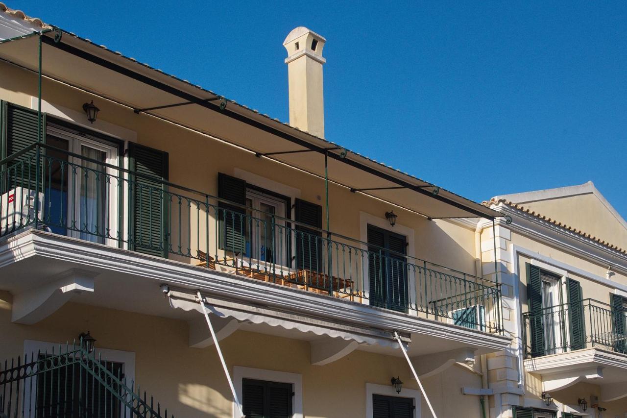 The Bluehouse - Spacious Top Floor Flat With Parking, By Mon Repos Beach Corfu  Bagian luar foto