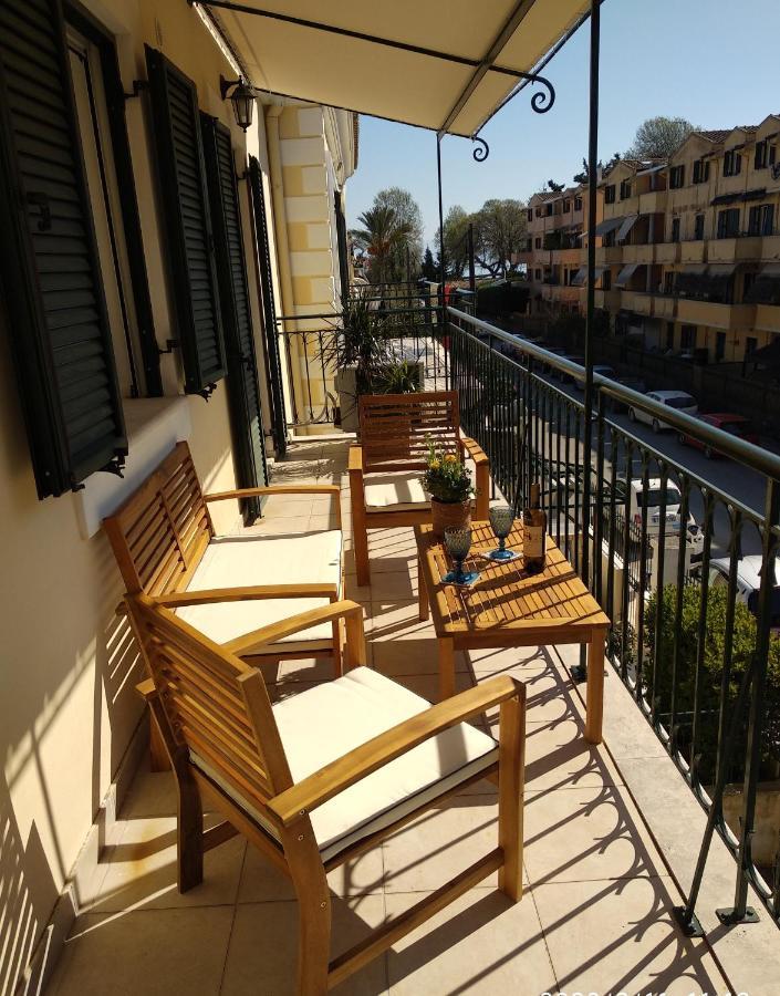 The Bluehouse - Spacious Top Floor Flat With Parking, By Mon Repos Beach Corfu  Bagian luar foto
