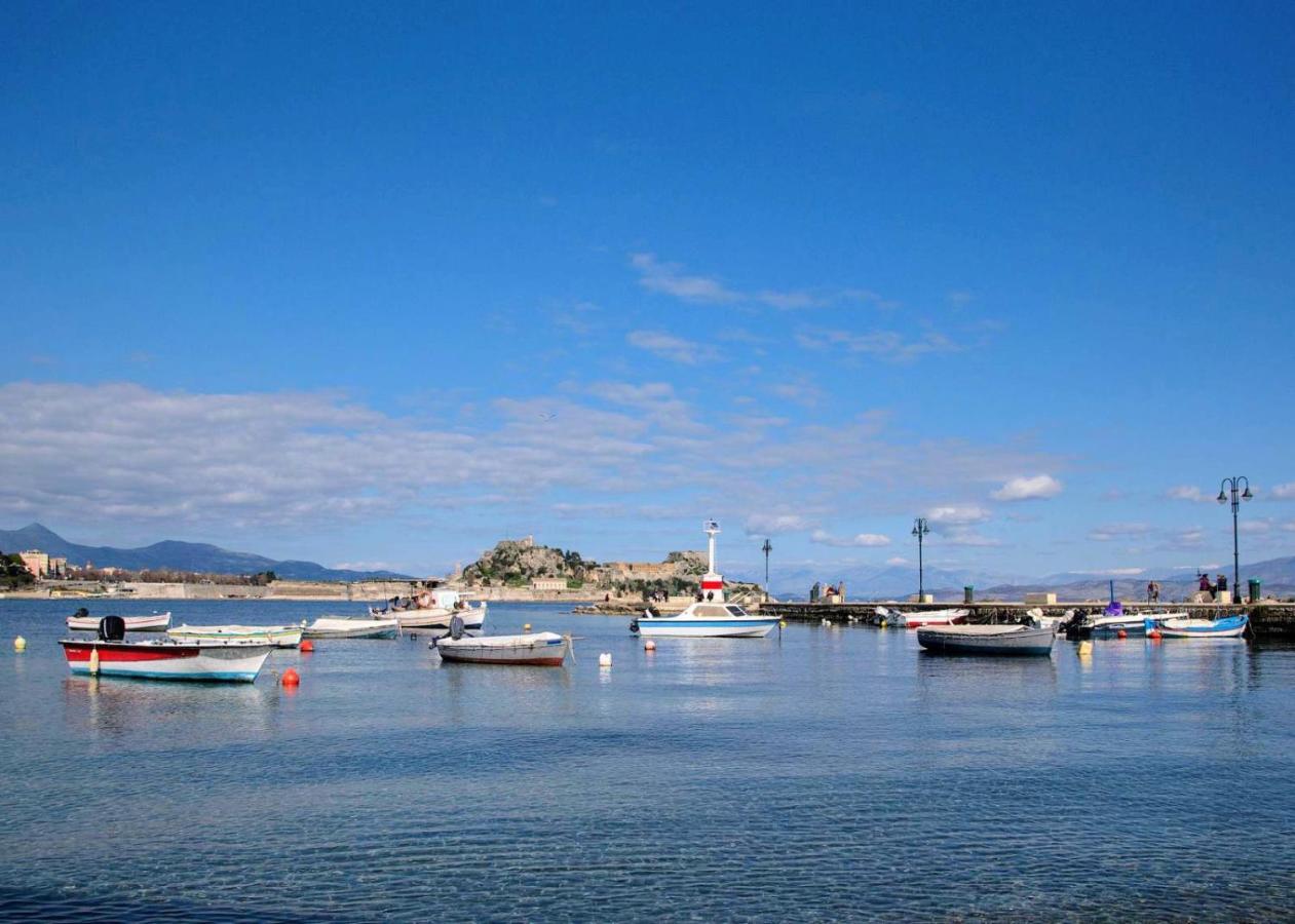 The Bluehouse - Spacious Top Floor Flat With Parking, By Mon Repos Beach Corfu  Bagian luar foto