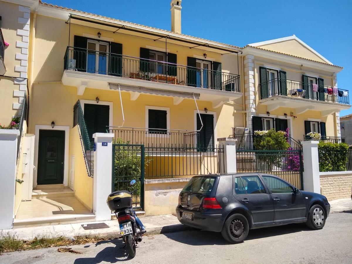 The Bluehouse - Spacious Top Floor Flat With Parking, By Mon Repos Beach Corfu  Bagian luar foto