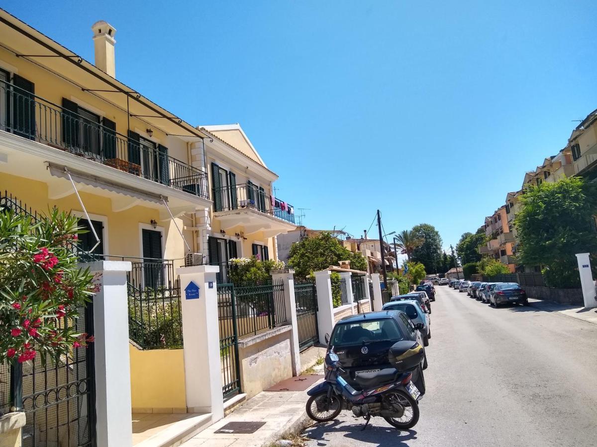 The Bluehouse - Spacious Top Floor Flat With Parking, By Mon Repos Beach Corfu  Bagian luar foto